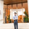 Sơ mi kẻ xanh vải linen cổ button down công sở